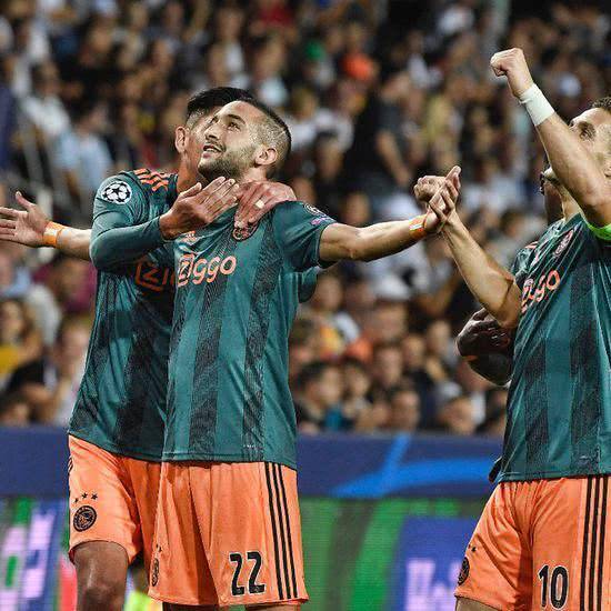 出了强劲的 出了强劲的