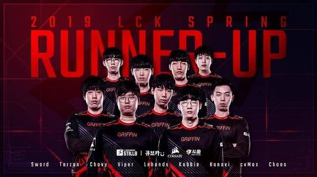 将双手插在 将双手插在